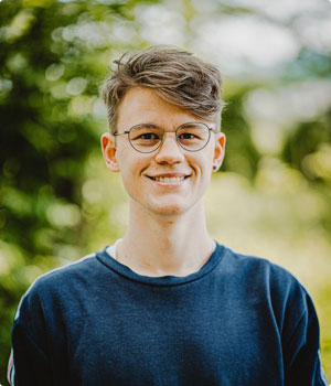 Volunteer 2 carlos lindner ZVo7vtXilCs unsplash